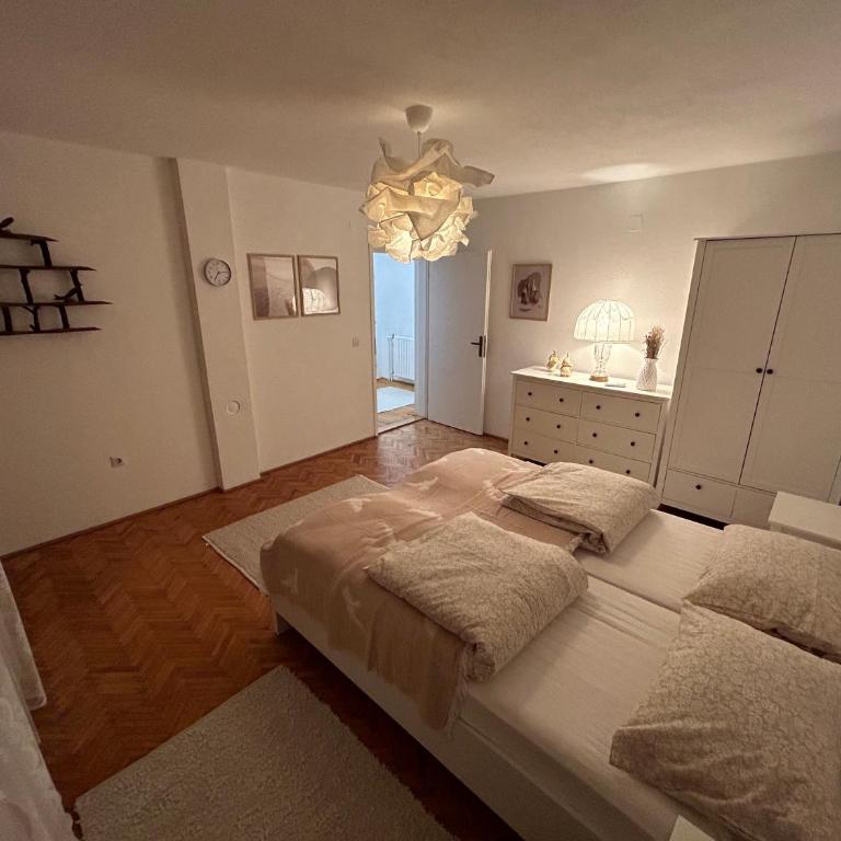 domus est alba - Three-Bedroom Villa - 29
