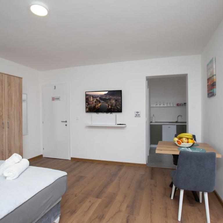 On Point - Apartment - 6