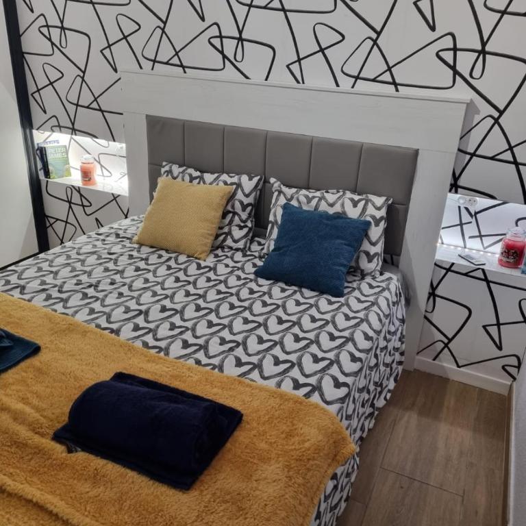Apartment with pool & balcony less than 10min walk to Playa del Cura - Two-Bedroom Apartment - 2