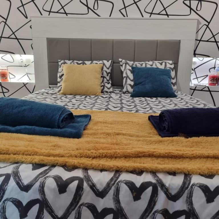 Apartment with pool & balcony less than 10min walk to Playa del Cura - Two-Bedroom Apartment - 5