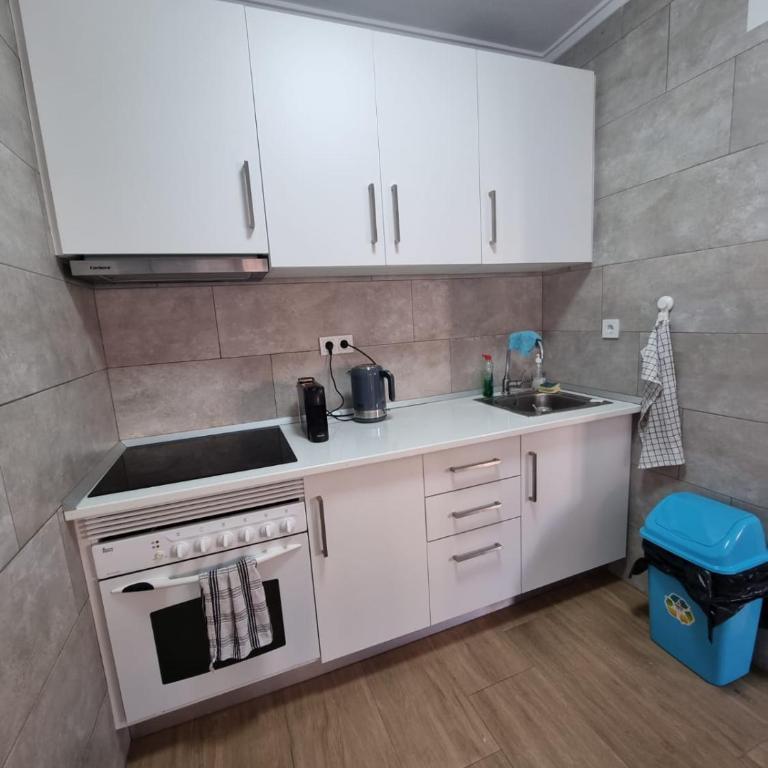 Apartment with pool & balcony less than 10min walk to Playa del Cura - Two-Bedroom Apartment - 14