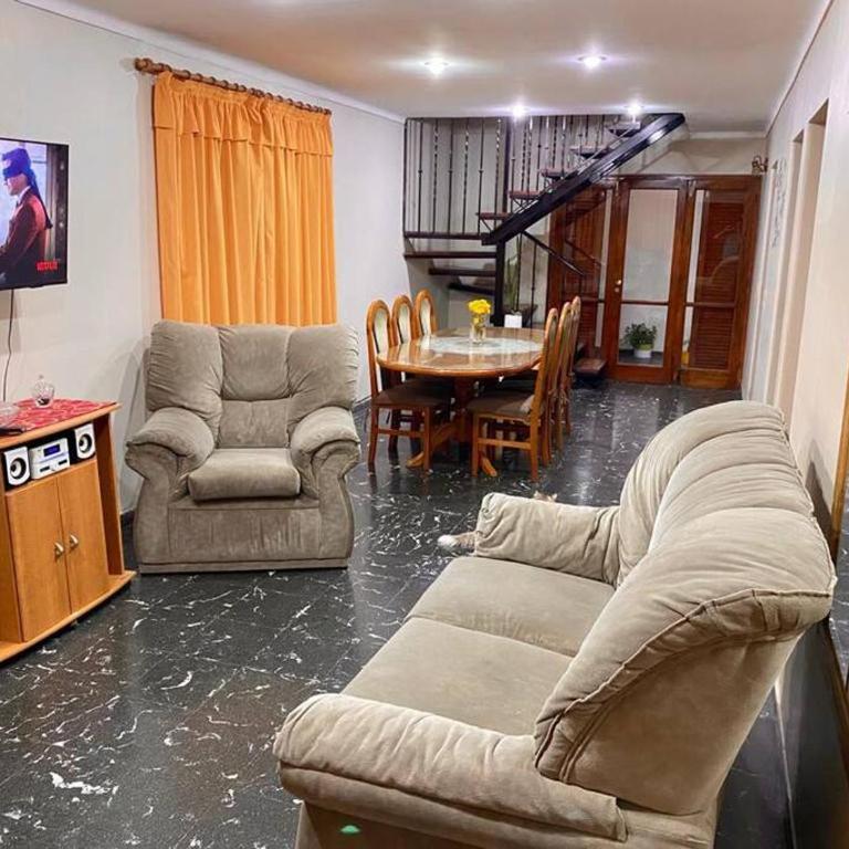 Casa entera centro de Mza! - Casa de 2 dormitorios - 1