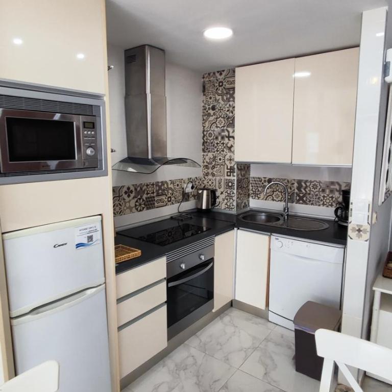 Apartment in Puerto Marina with beautiful views of the Sea and the Boats - One-Bedroom Apartment - 8