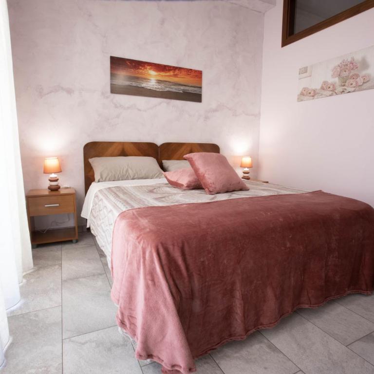 Etna Sea House - Double Room with Private Bathroom - 2
