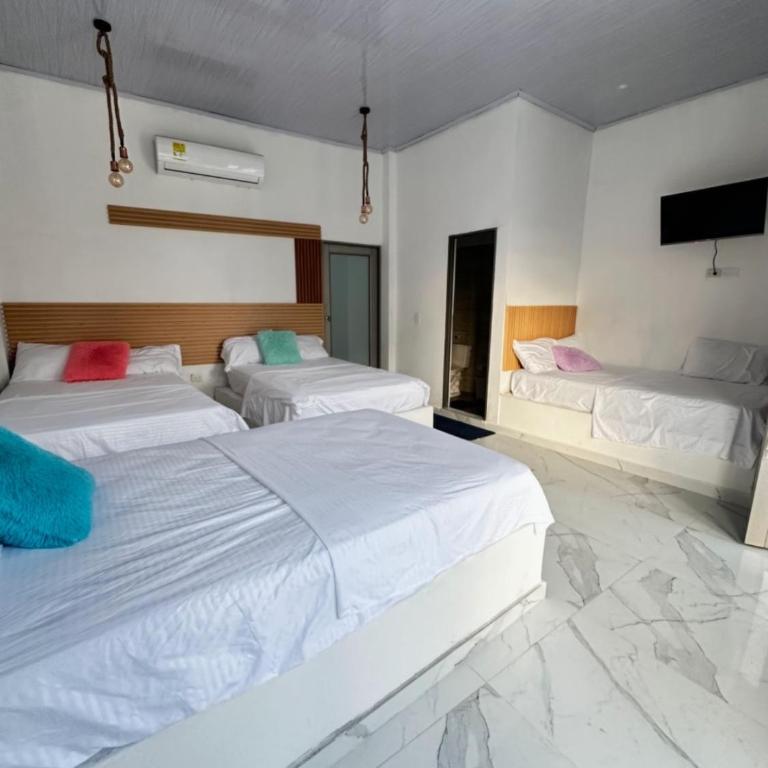 Hotel Casa Cafur - Family Room - 1