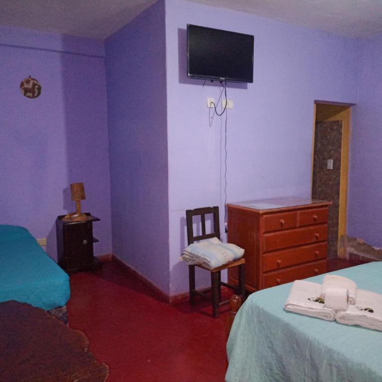 Hostal Benjamin - Habitación Cuádruple con baño privado - 2
