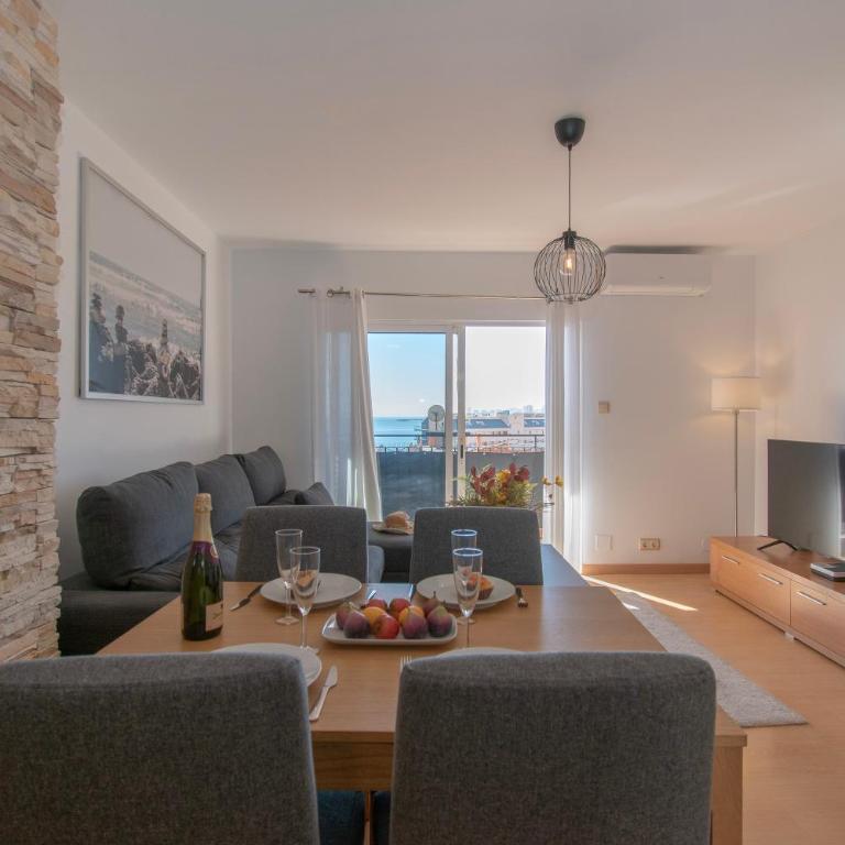 Cambural Beach Apartment - Happy Rentals - Two-Bedroom Apartment - 12