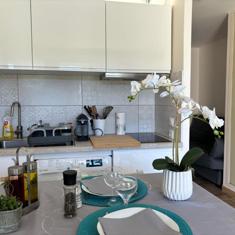 Proche Centre SANARY Studio climatisé 4 personnes - Studio with Terrace - 5
