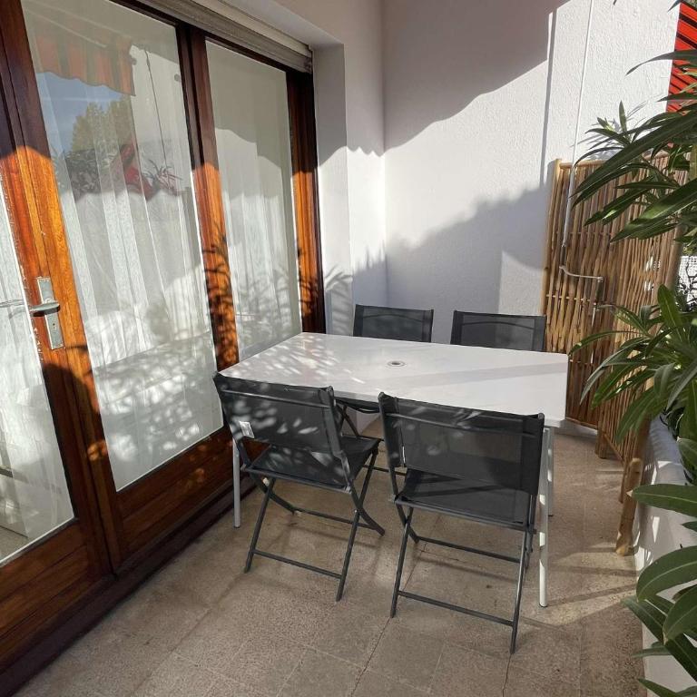 Lumineux, à deux pas de la plage, Wifi, tout équipé et tout à pied ! - Appartamento con 2 Camere da Letto - 4