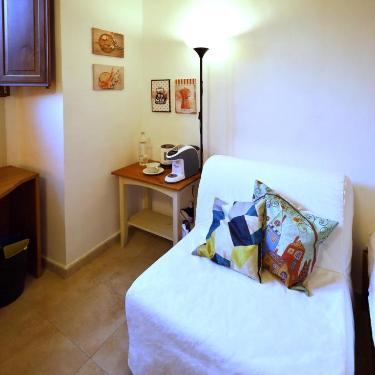 Cataneasy Rooms - Single Room with Private Bathroom - 4