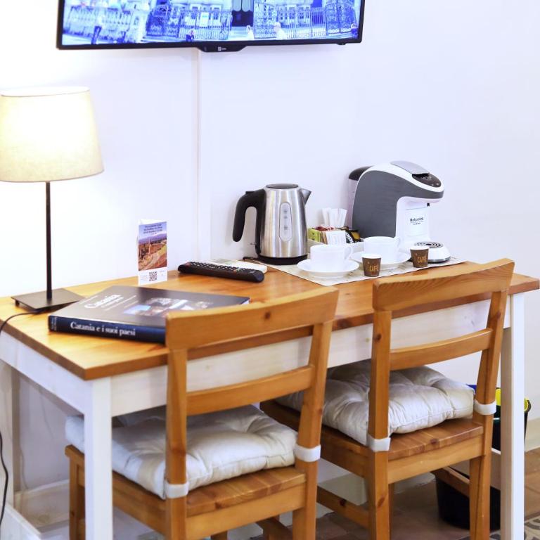 Cataneasy Rooms - Twin Room with Private Bathroom - 2