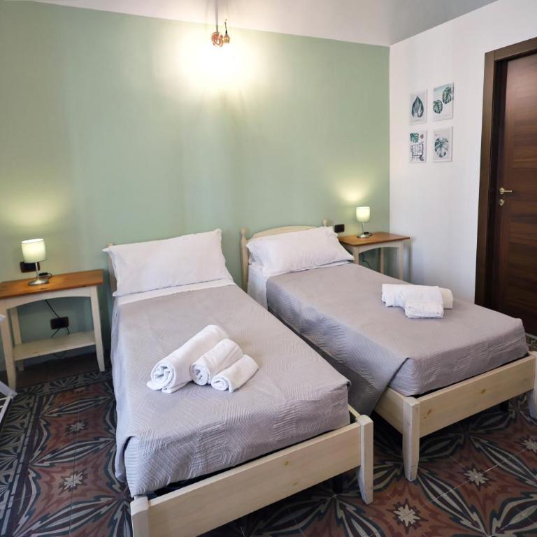 Cataneasy Rooms - Twin Room with Private Bathroom - 7