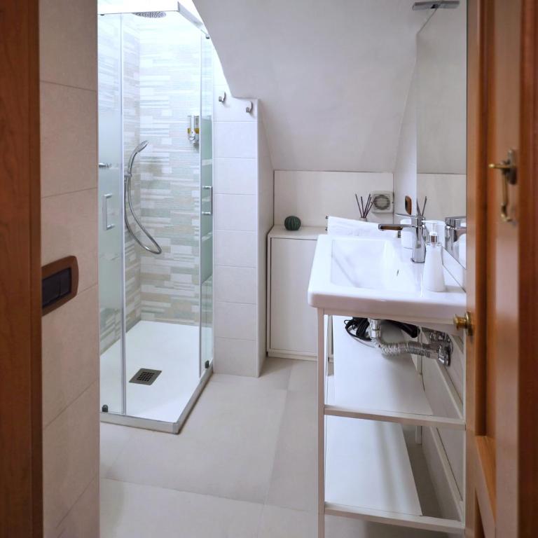 Cataneasy Rooms - Double Room with Private Bathroom - 7