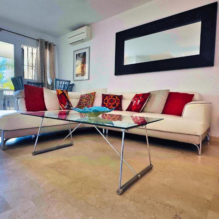 Central Two Bedroom Apartment on the Second Line of the Beach in Marbella. - Apartamento de 2 dormitorios - 3