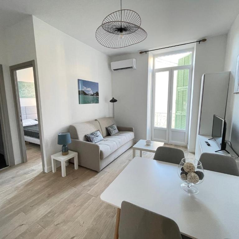 COMBOUL - Appartement avec Balcon - 1