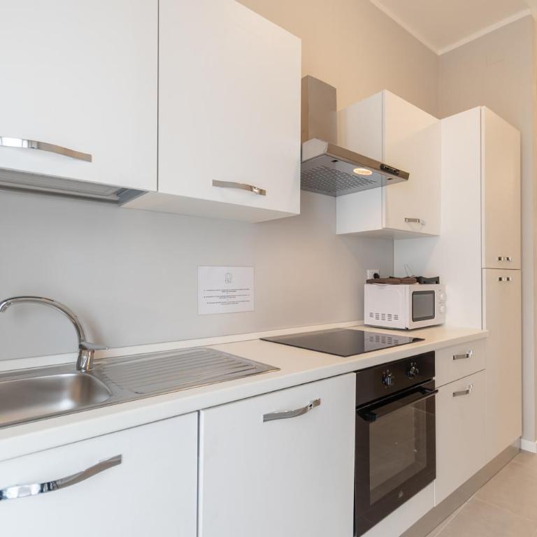 Trilocale Ospedale Civile 7 _ F&L Apartment - Two-Bedroom Apartment - 4