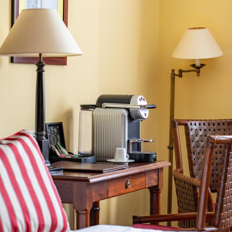 Kipling Manotel - Family Connecting room - 3
