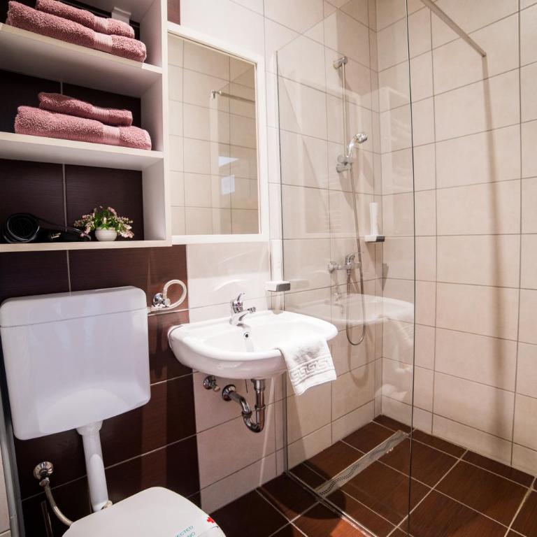 Hotel Dorrah - Trokrevetna Soba - 4