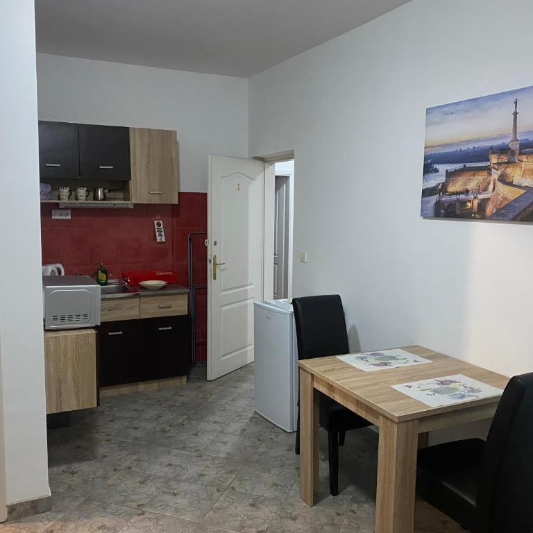 Rooms Jajinci - Dvokrevetna Soba sa Bračnim Krevetom i Sopstvenim Kupatilom - 3