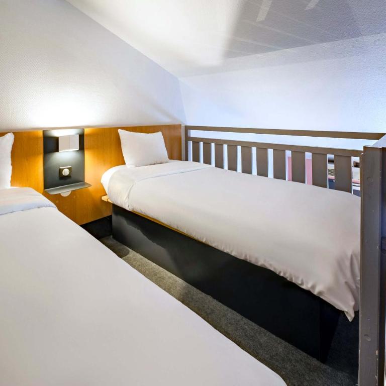 B&B HOTEL Saint-Etienne La Terrasse - Chambre Quadruple - Non-Fumeurs - 2