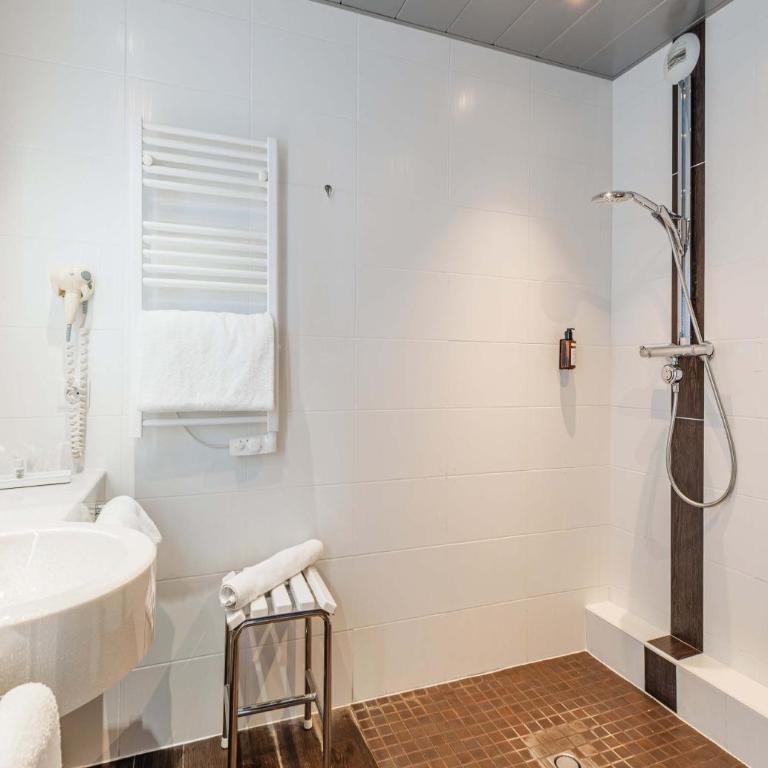 B&B HOTEL Colmar Liberté 4 étoiles - Chambre Double - Accessible aux Personnes à Mobilité Réduite - 3