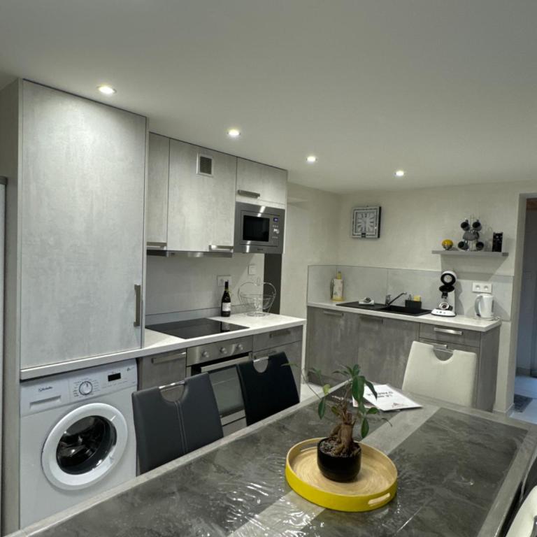 App le nid d'abeille cocon pour 2 pers, spa privée, belle vue avec terrasse - Appartement - 12