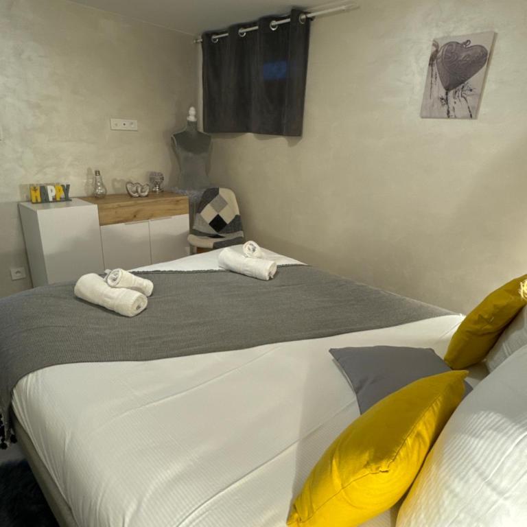 App le nid d'abeille cocon pour 2 pers, spa privée, belle vue avec terrasse - Appartement - 23
