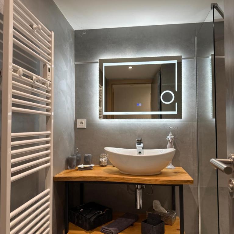 App le nid d'abeille cocon pour 2 pers, spa privée, belle vue avec terrasse - Appartement - 21