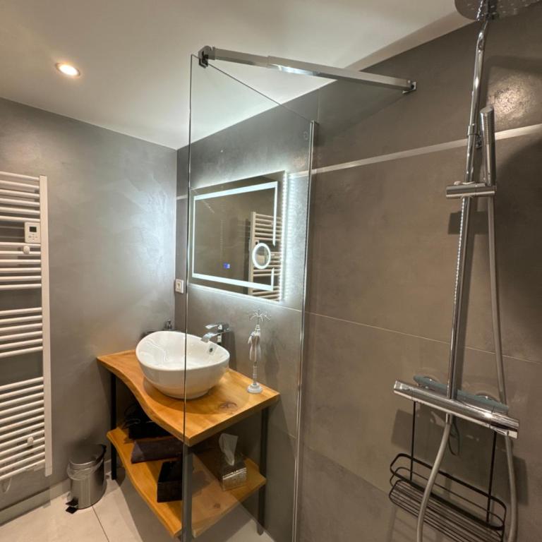 App le nid d'abeille cocon pour 2 pers, spa privée, belle vue avec terrasse - Appartement - 20