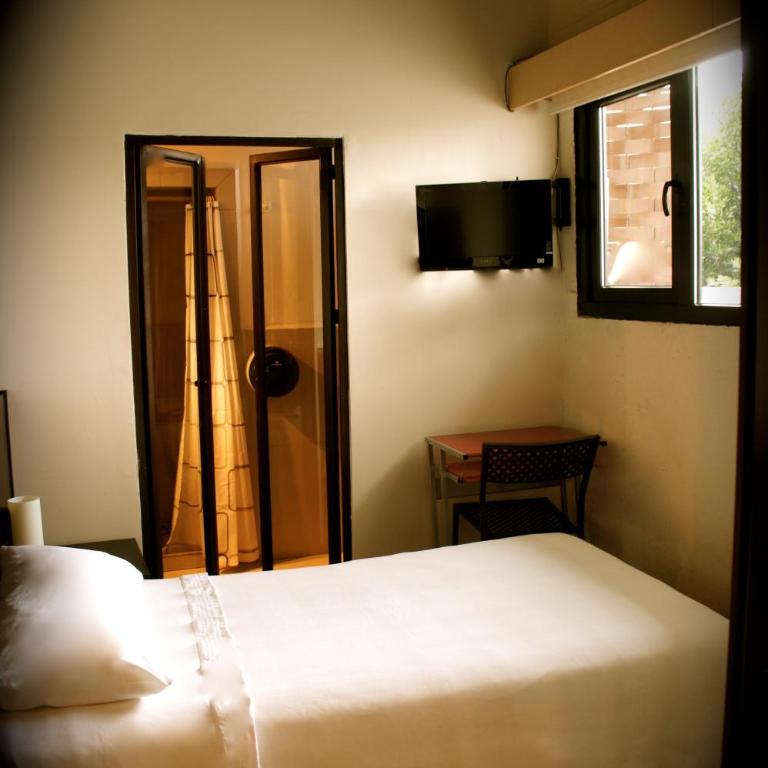 Aztic Hotel and Executive Suites - Single Room - 3