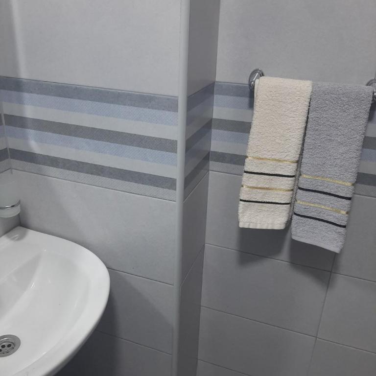 Roomy Lux Apartmant - Two-Bedroom Apartment - 17