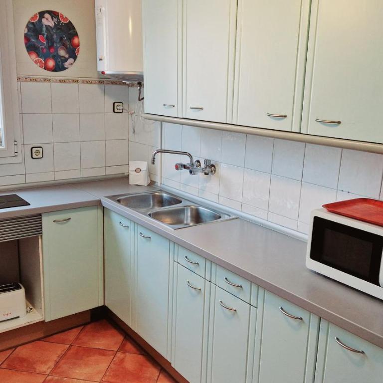 Homelike Huertas - One-Bedroom Apartment - 9
