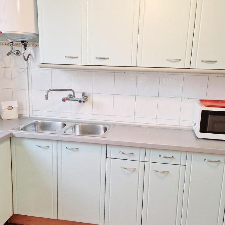 Homelike Huertas - One-Bedroom Apartment - 10