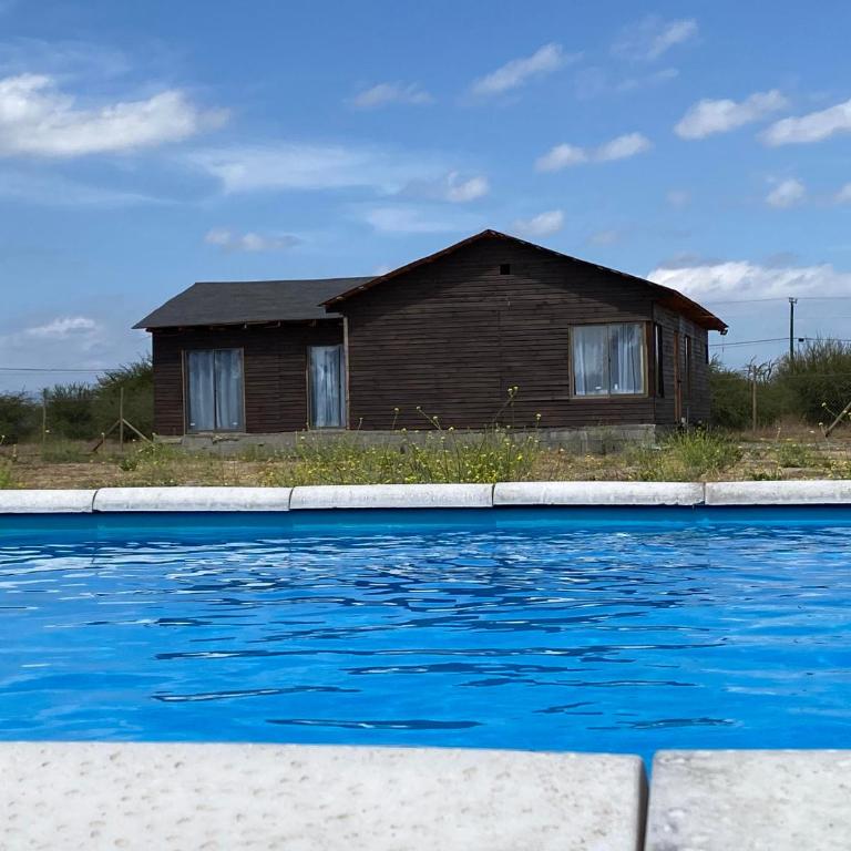 Cabaña con piscina - Four-Bedroom House - 1