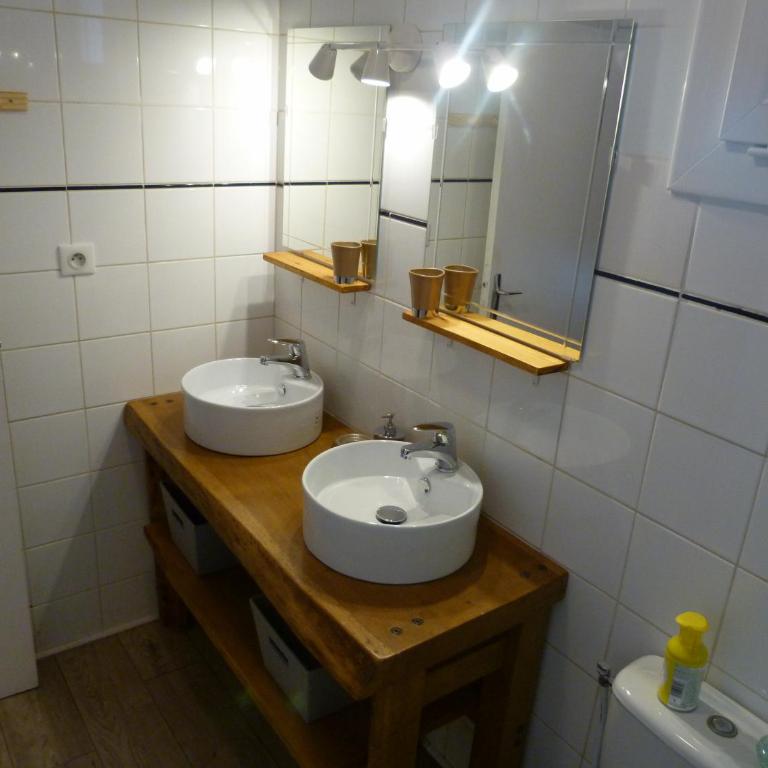 Grand Gîte Saint-Lary centre pour 15 pers. pouvant accueillir jusqu’à 17 pers. - Maison 7 Chambres - 17