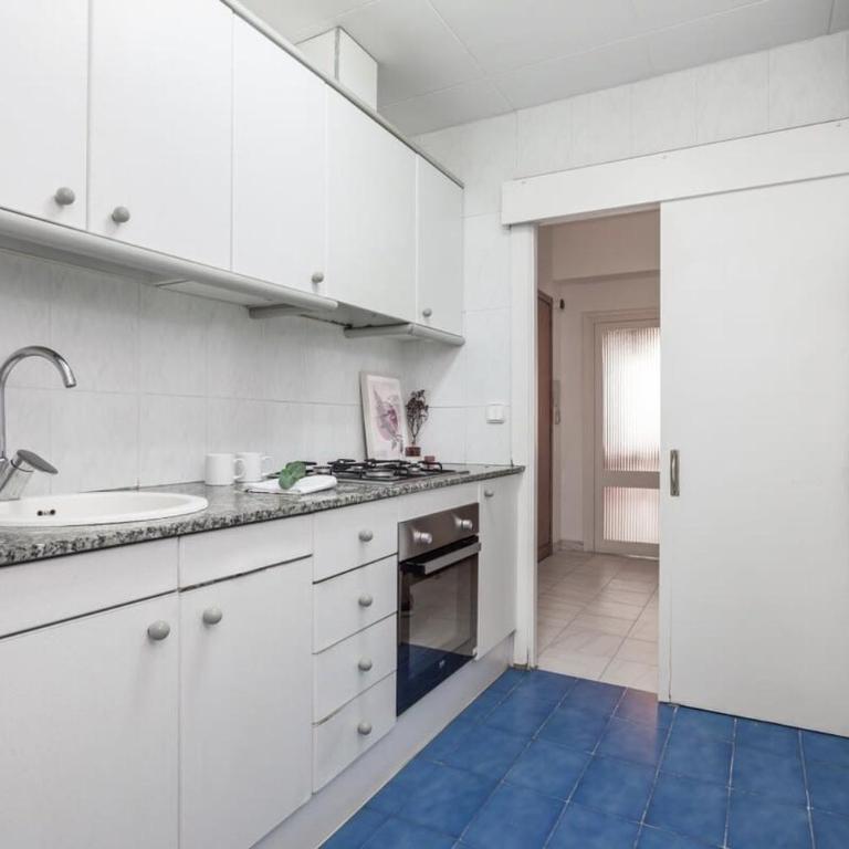 The Collection Barcelona - Sagrada Familia Cozy 3 Bedroom with balcony - Apartment - 24