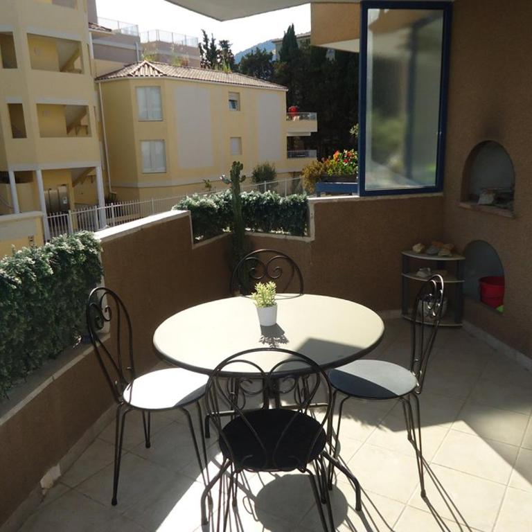 Joli 2 pièces climatisé avec terrasse - Appartement 1 Chambre - 11