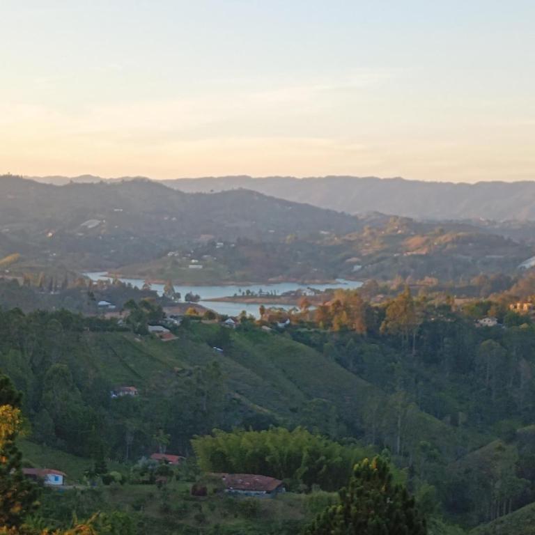 Finca con vista al embalse y jacuzzi - Casa de 3 dormitorios - 39
