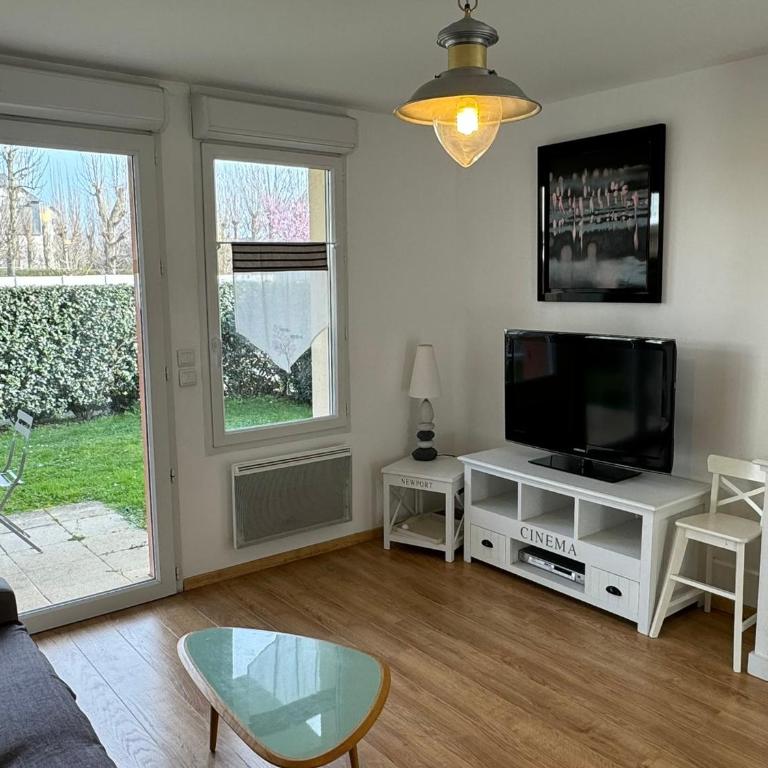 Appartement Moderne T2, Rez-de-Jardin, Proche Plage et Centre Ville, Parking, Wifi, Animaux Acceptés - FR-1-487-362 - Appartement - 1