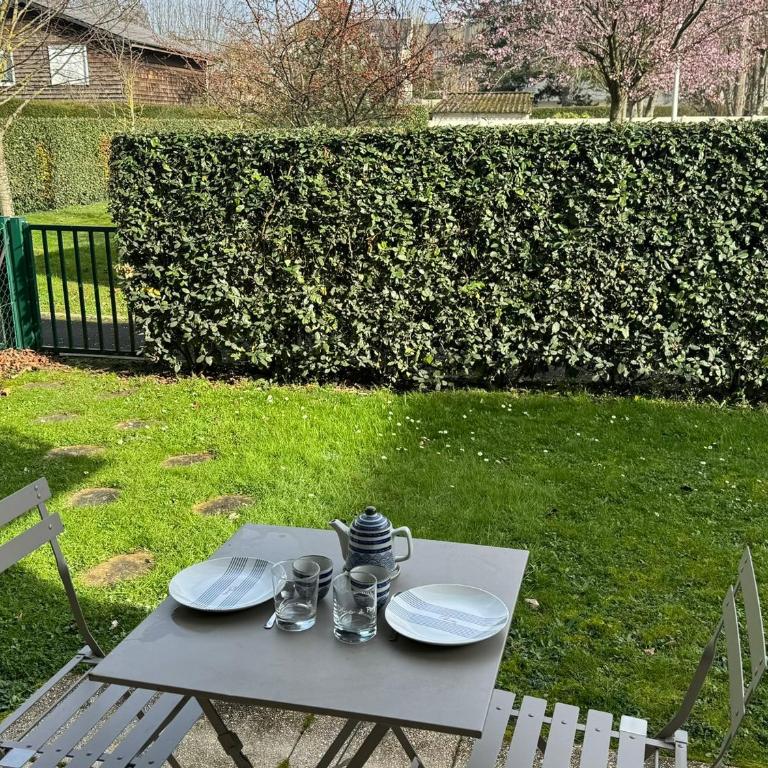 Appartement Moderne T2, Rez-de-Jardin, Proche Plage et Centre Ville, Parking, Wifi, Animaux Acceptés - FR-1-487-362 - Appartement - 3