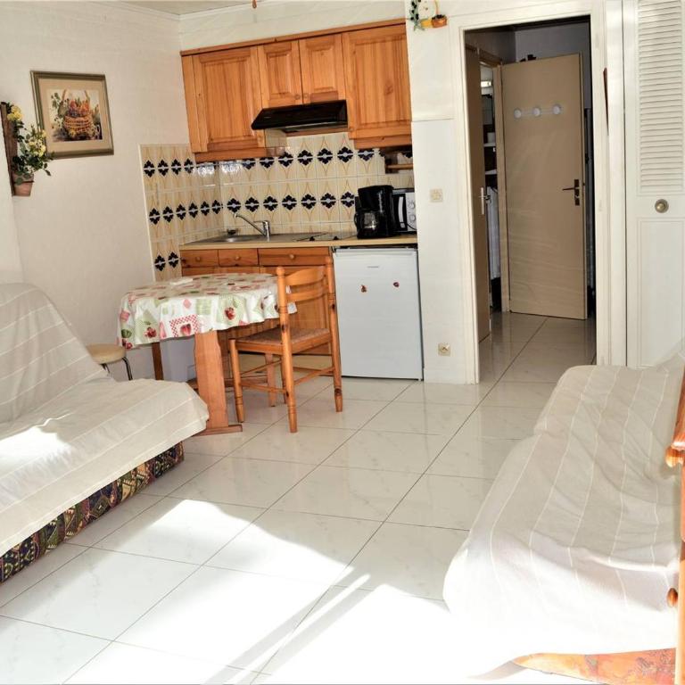 Studio climatisé, accès piscine, terrasse, proche plage et commerces - FR-1-226B-179 - Appartement - 4