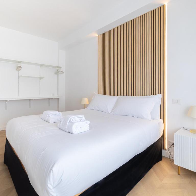 Vatican City Apartment - Two-Bedroom Apartment with Balcony - 4