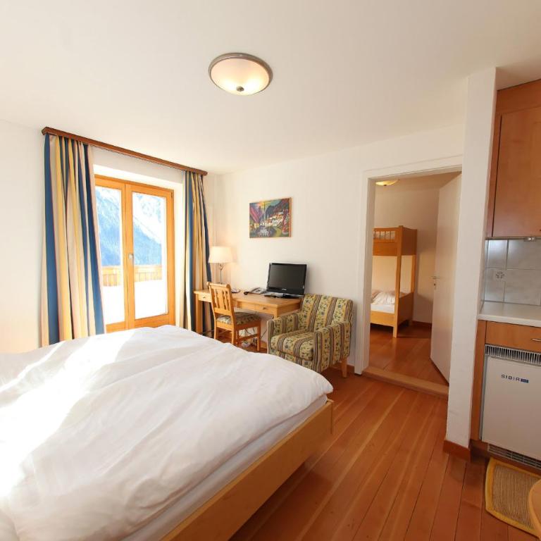 Aparthotel Muchetta - Familienzimmer mit Bergblick - 1