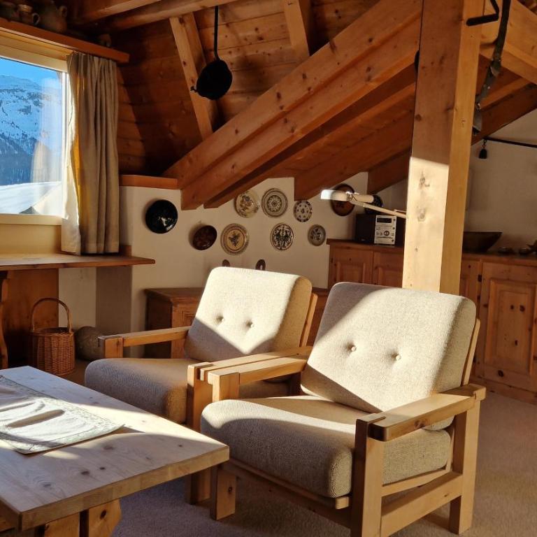 Chesa Bellaval, Haus la Vuolp 2-Zimmer-Dachwohung - Apartment mit 1 Schlafzimmer - 2