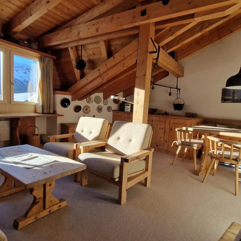 Chesa Bellaval, Haus la Vuolp 2-Zimmer-Dachwohung - Apartment mit 1 Schlafzimmer - 1