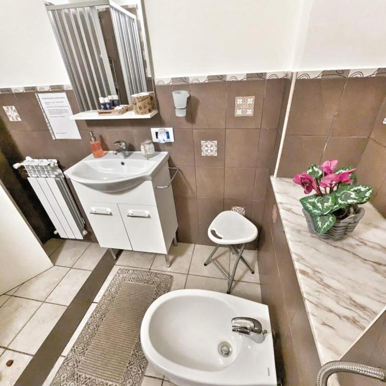 B&B Villareale 35 - Camera Quadrupla con Bagno Privato Esterno - 8