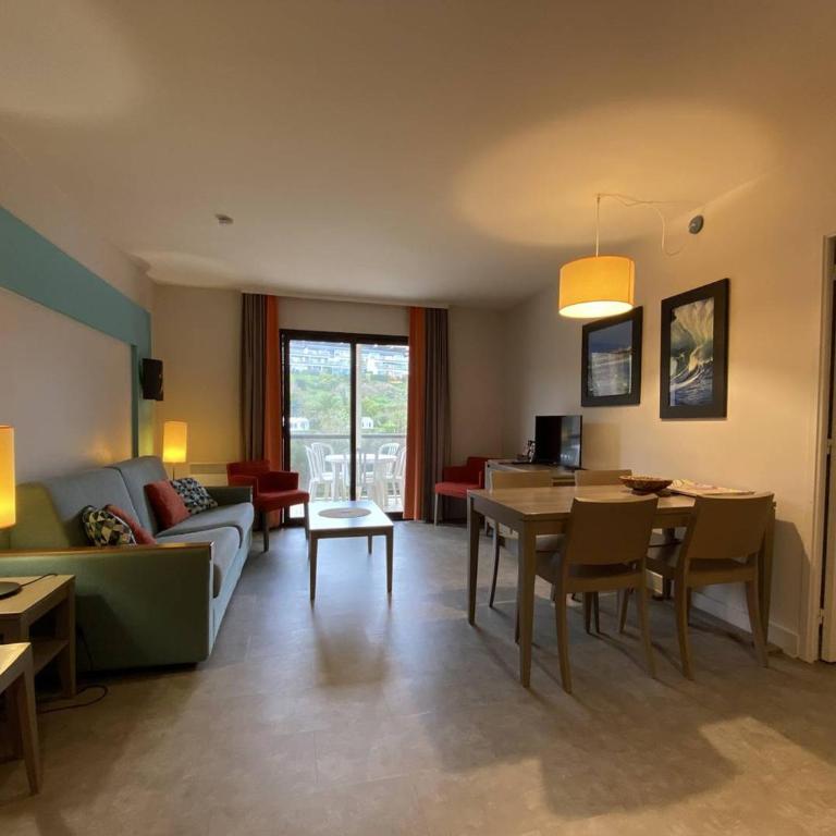 Appartement avec Piscine, WIFI, à 50m de la Plage de Trestraou - Perros-Guirec - FR-1-368-403 - Apartment - 8