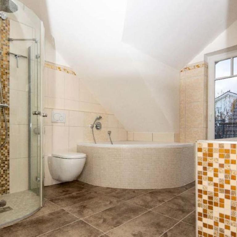 Phantastisches Haus mit Pool direkt in München - Three-Bedroom Villa - 4
