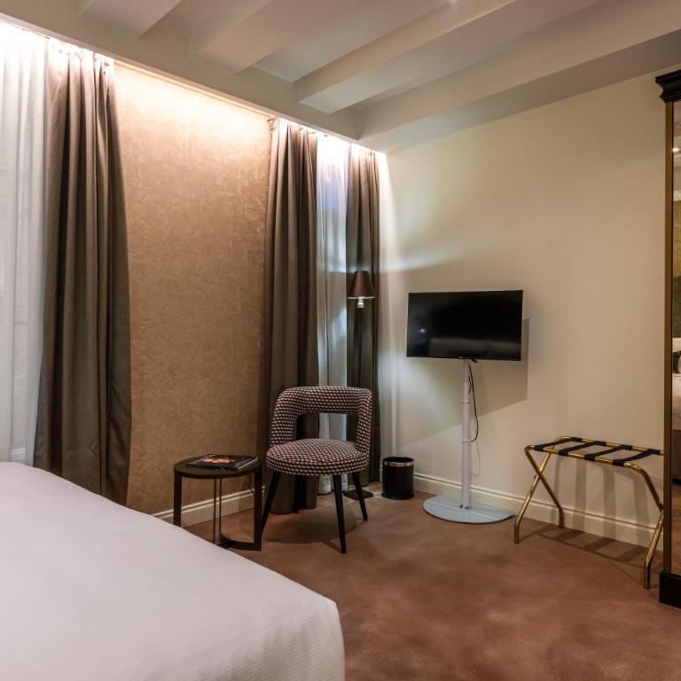 Acca Hotel - Camera Matrimoniale Deluxe con Balcone - 7
