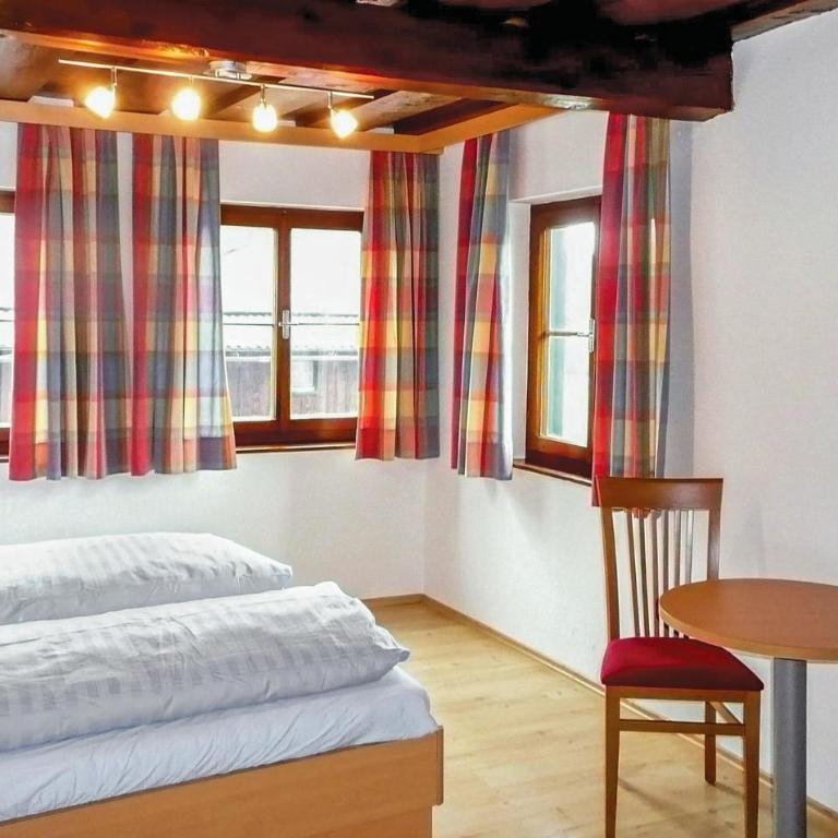 Ferienwohnung Mit Badeteich - Apartment mit 7 Schlafzimmern - 2